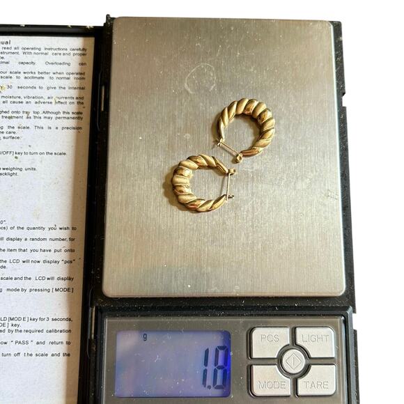 Vintage Textured Hoop Earrings 14k Yellow Gold stamped 1.8g - Picture 5 of 5